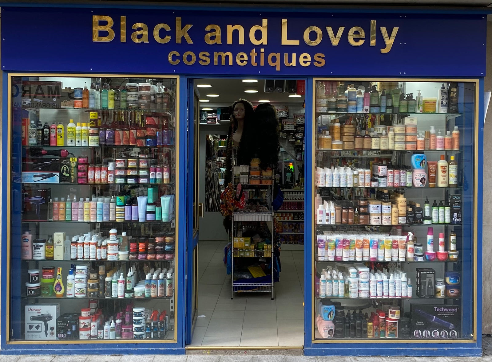 BLACK AND LOVELY - Gare de Noisy le sec